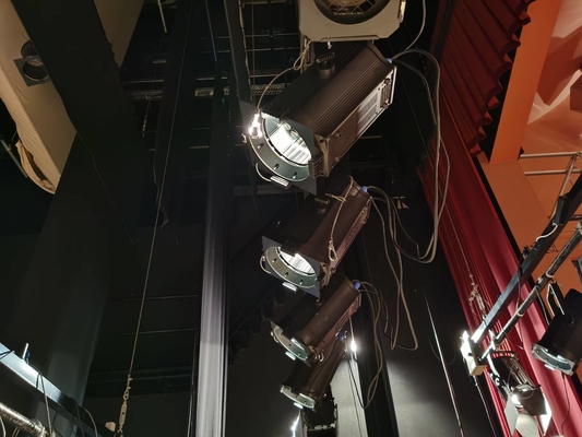 قیمت خوب 300W LED CRI95 روشنایی صحنه RGBALC 6 در 1 آٹو زوم Fresnel Spot Light با سیستم مدیریت رنگ آنلاین